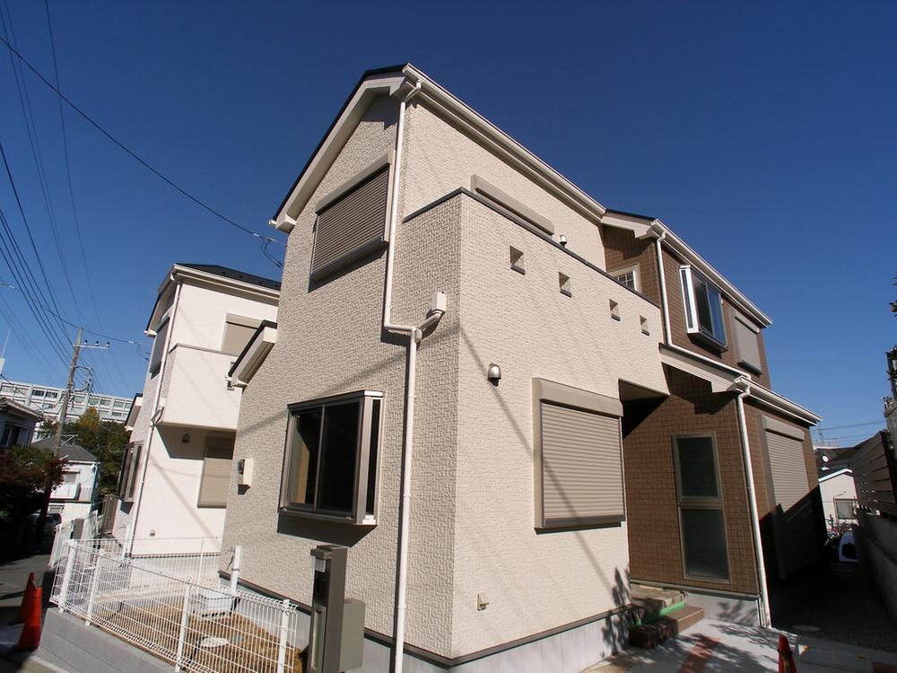 Local appearance photo. The subdivision of the hill there is a feeling of opening, 2 buildings of new single-family is born!