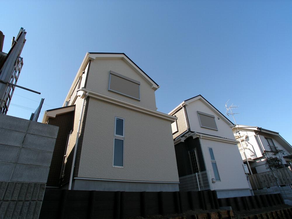 Local appearance photo. Location is attractive to a feeling of opening!