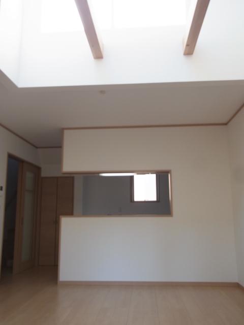 Living. LDK is a popular face-to-face kitchen, Top atrium