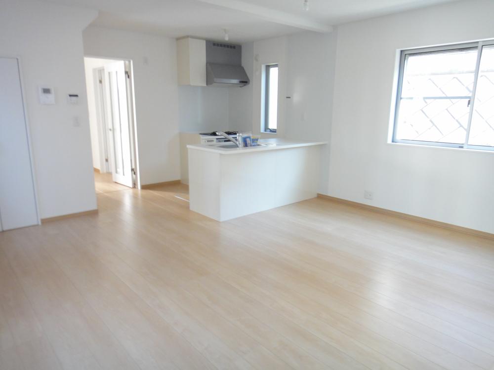 Same specifications photos (living). Sold dwelling unit ・ living