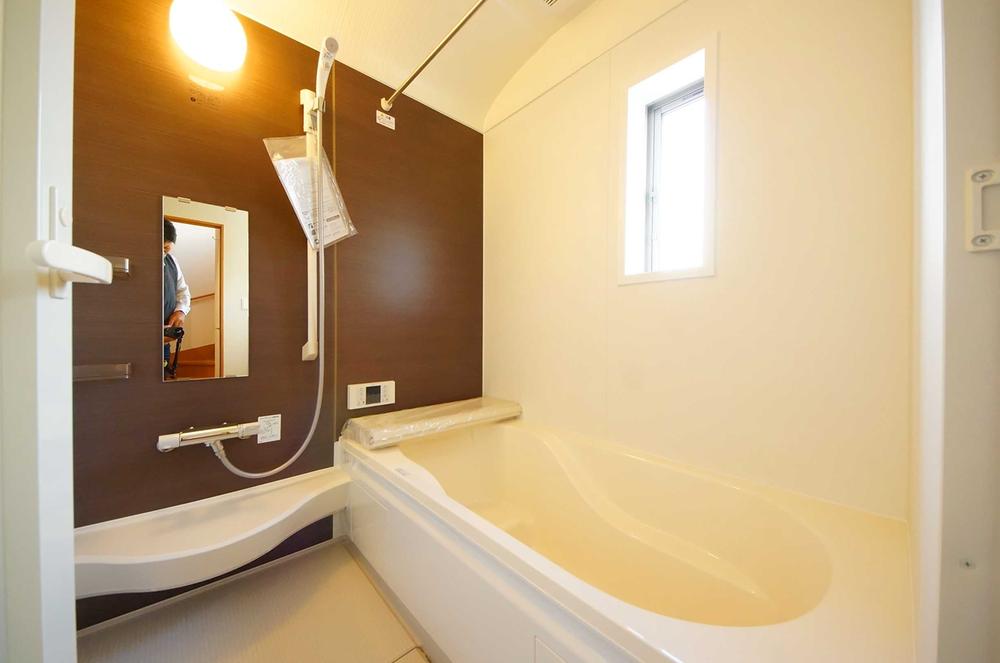 Bathroom. Indoor (11 May 2013) Shooting, This is a system bus with a ventilation heating dryer. 