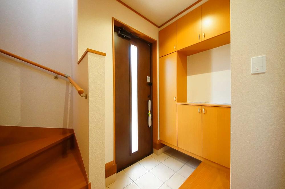 Other introspection. Indoor (11 May 2013) Shooting, Storage is abundant entrance near. 