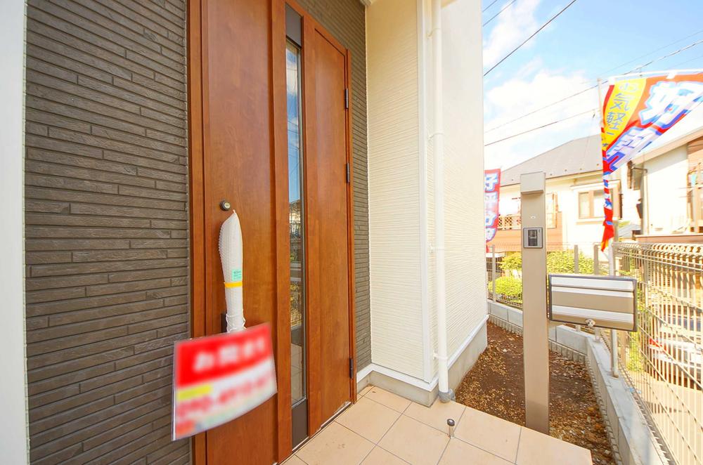 Entrance. Local (11 May 2013) Shooting, It is the entrance door. 