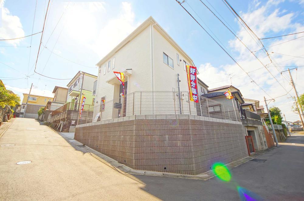 Local appearance photo. Local (11 May 2013) Shooting, Yang hit per corner lot ・ Ventilation with good. 