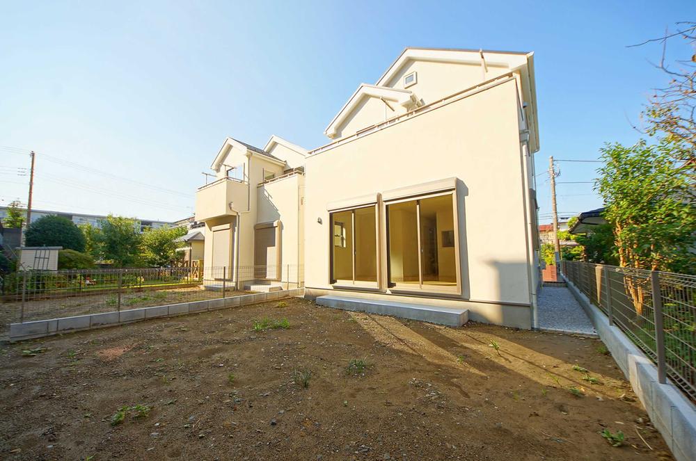 Garden. Local (11 May 2013) Shooting, The garden there are about 5.5M the number of children play safe space.