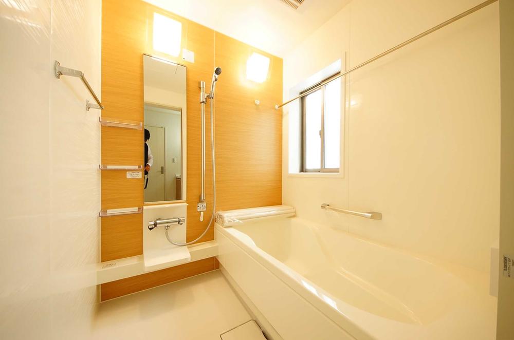 Bathroom. Indoor (11 May 2013) Shooting, This is a system bus of 1 square meters size with a window.