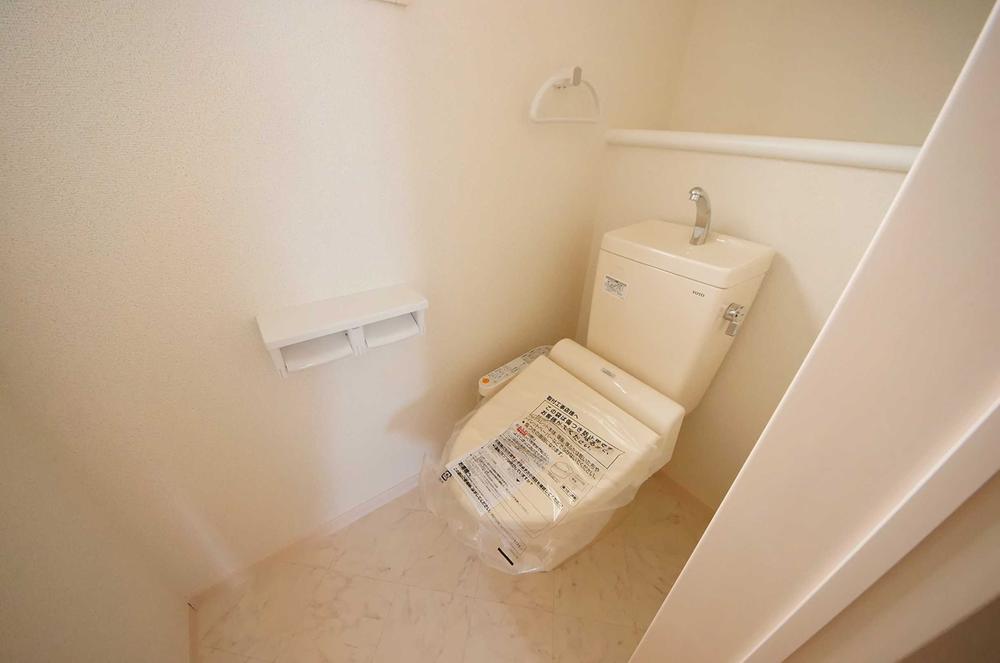 Toilet. Indoor (11 May 2013) Shooting, Toilet with a bidet on the first floor ・ Both second floor are equipped with.