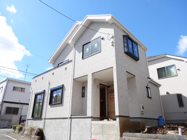 Local appearance photo. Local (10 May 2013) Shooting