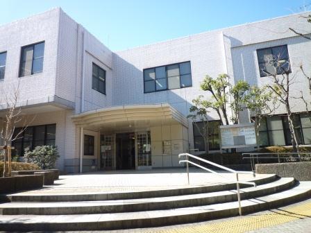 library. 1271m to Yokohama City Konan library