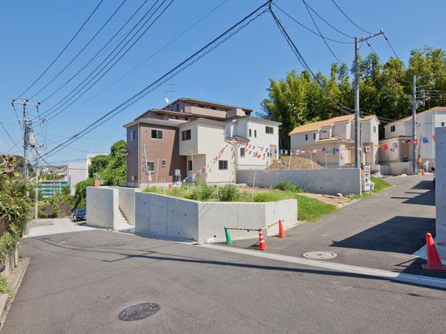 Local photos, including front road. Local (August 2013) Shooting Current state