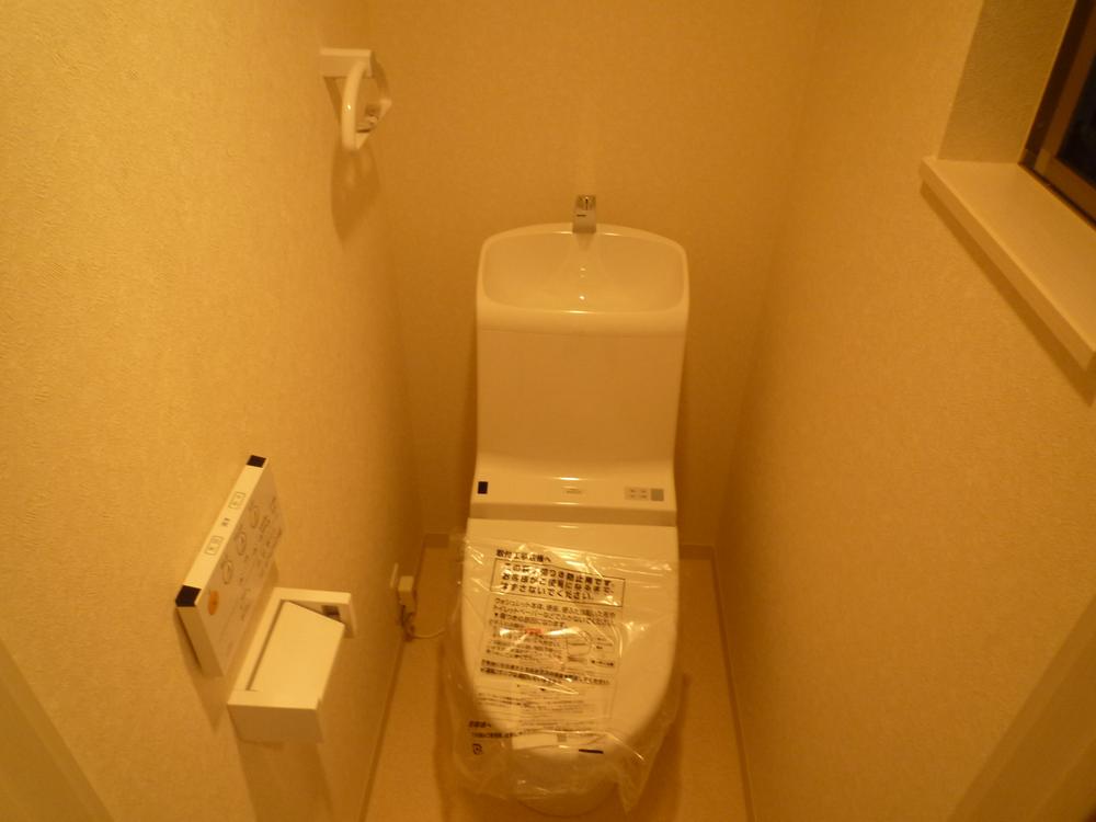 Toilet. Equipped with the latest toilet facilities Washlet built-in.