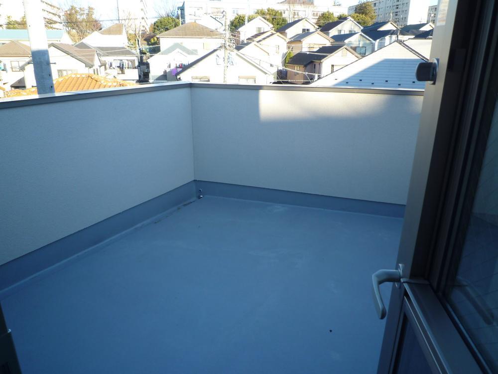 Balcony. It has been equipped with a longing of the roof balcony, High functionality ・ High specification residential birth! It reunion is also good while surrounding a barbecue with your family! First from please feel free to Request!