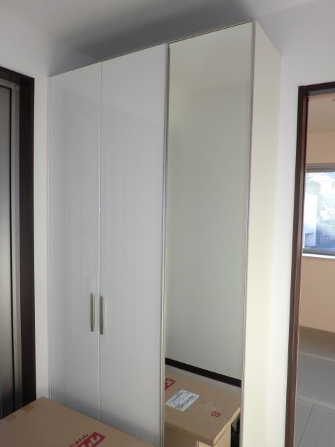 Entrance. Local (11 May 2013) Shooting