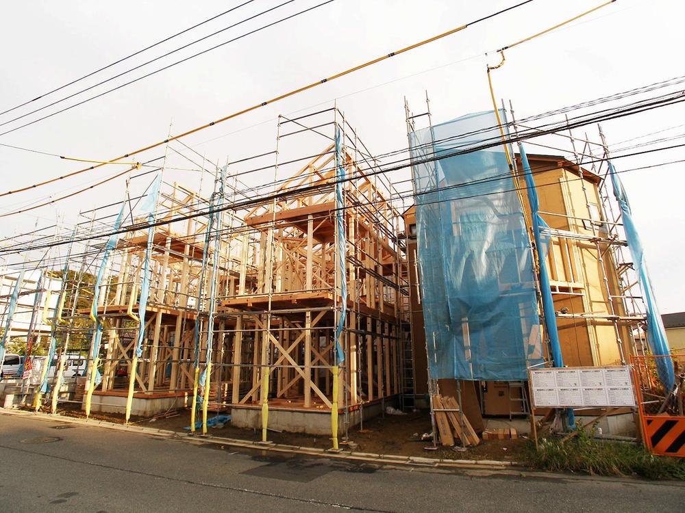 Local photos, including front road. Local (11 May 2013) Shooting