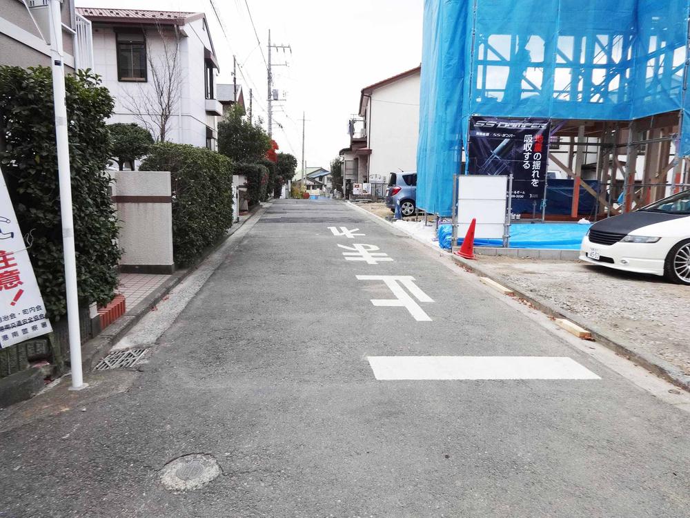 Local photos, including front road. Local (12 May 2013) Shooting