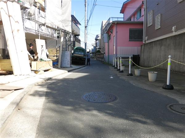 Local photos, including front road. Front road 2013 / 12 shooting