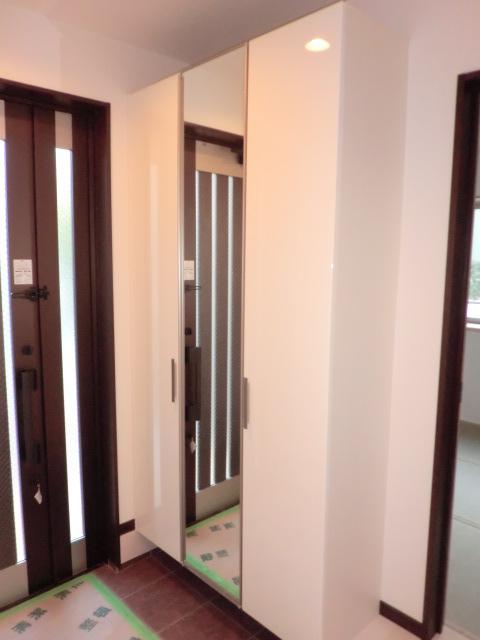 Entrance. Local (11 May 2013) Shooting