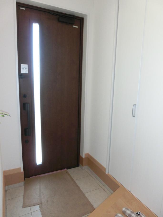 Entrance. For the south entrance, Bright is.