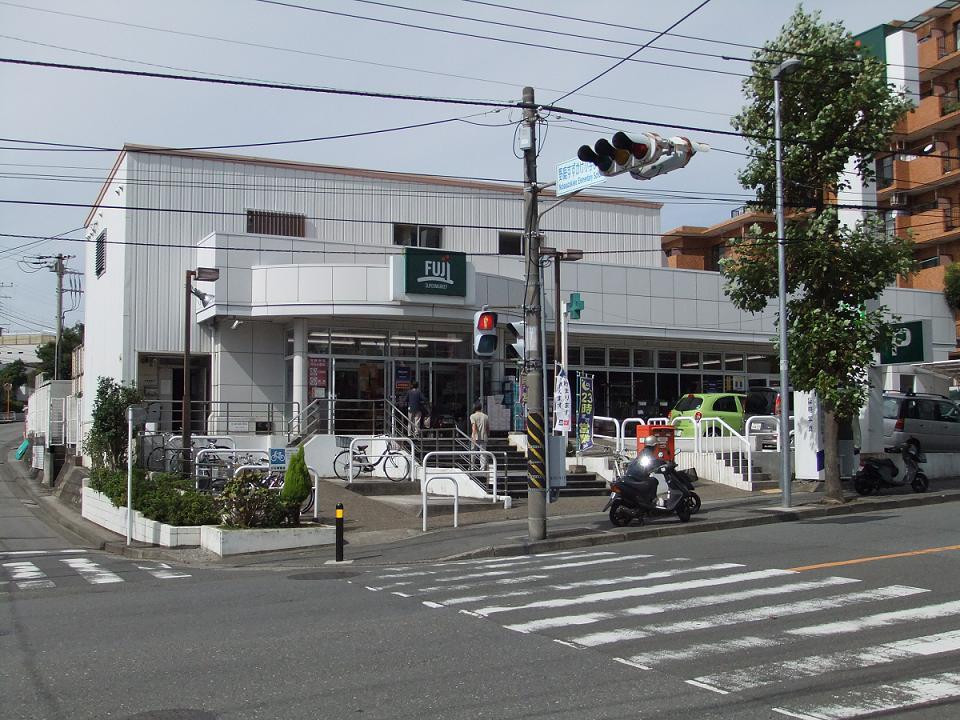 Supermarket. fuji 100m to super