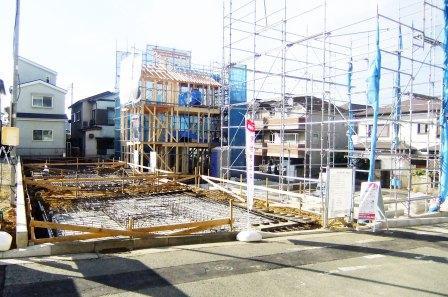 Local photos, including front road. Local (12 May 2013) Shooting