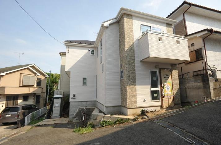 Local appearance photo. Local (10 May 2013) Shooting