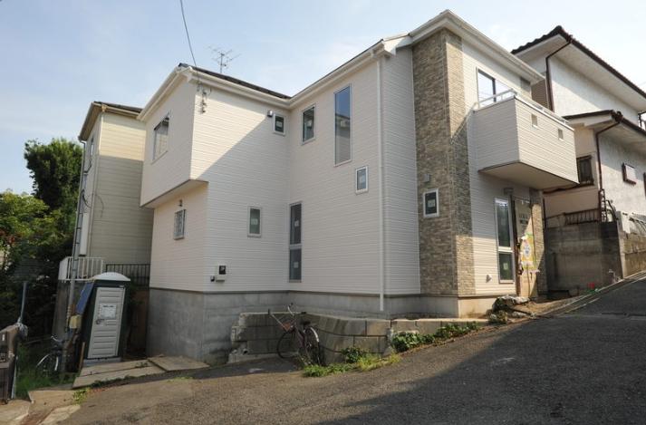 Local appearance photo. Local (10 May 2013) Shooting