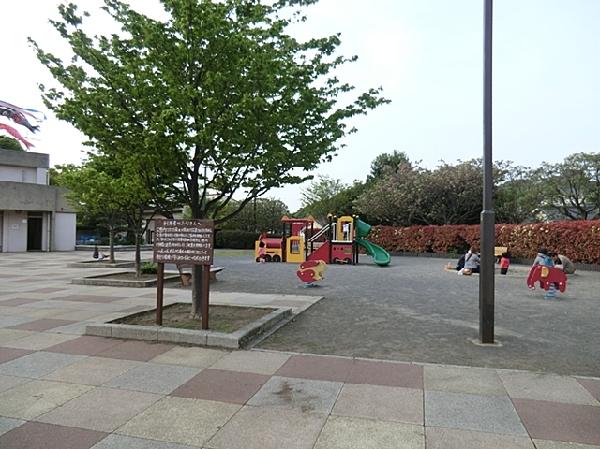 park. 2100m up to Central Park Hino