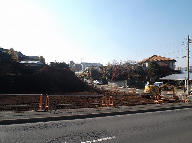 Local photos, including front road. Local (12 May 2013) Shooting