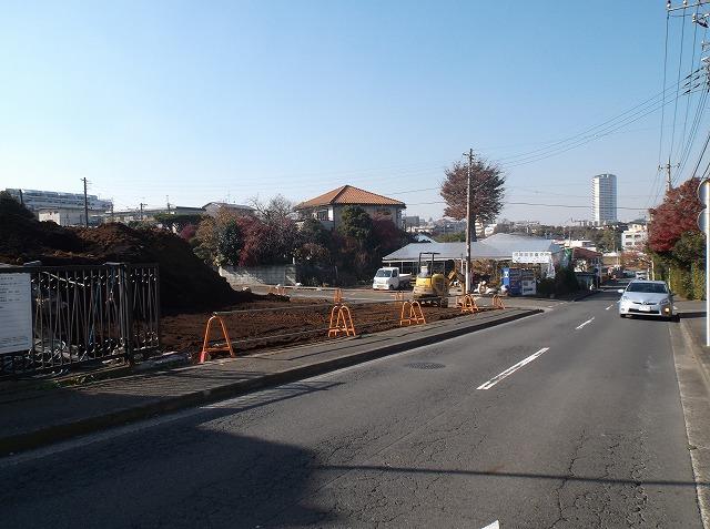 Local photos, including front road. Local (12 May 2013) Shooting