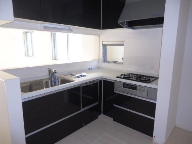 Kitchen. Indoor (12 May 2013) Shooting