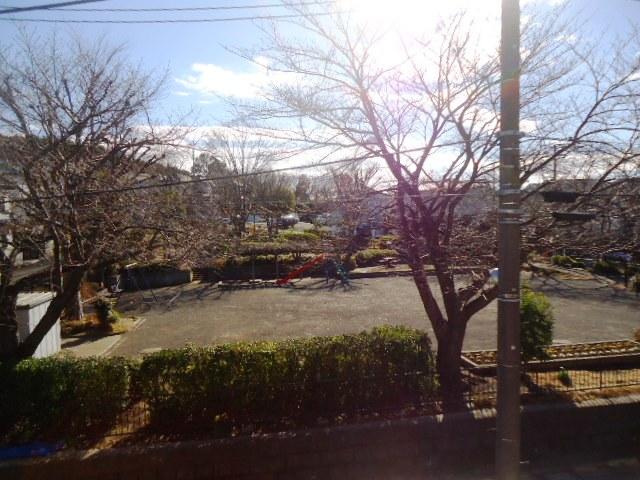 park. Indoor (12 May 2013) Shooting Opposite the property south road is a quiet park