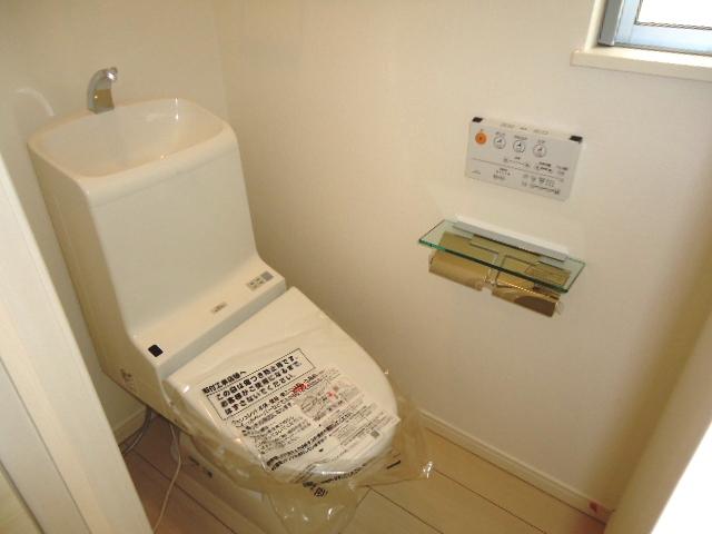 Toilet. Indoor (12 May 2013) Shooting