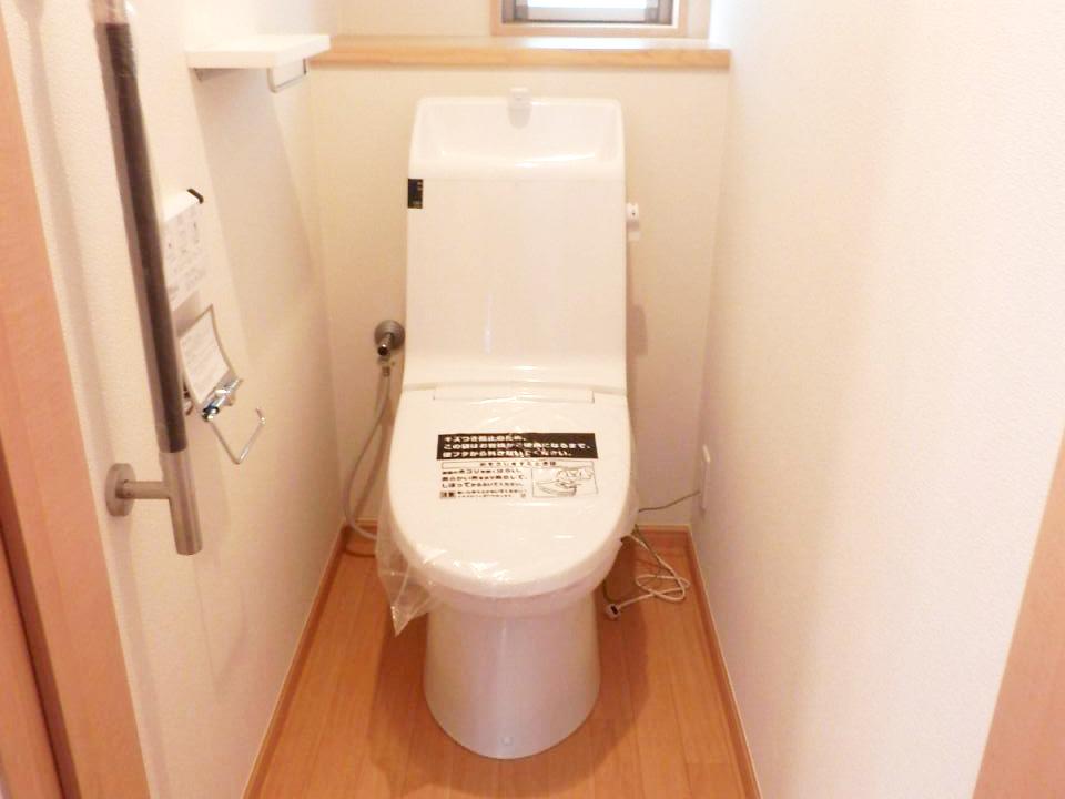 Same specifications photos (Other introspection). Toilets are water-saving toilet. There is a bath 1 cup or more of water-saving effect in two days! (The company specification example)