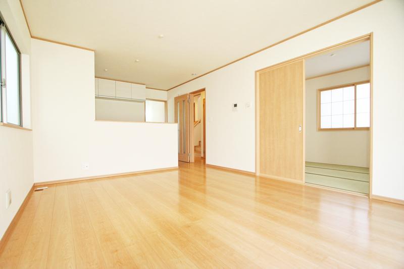 Same specifications photos (living). ( Building) same specification