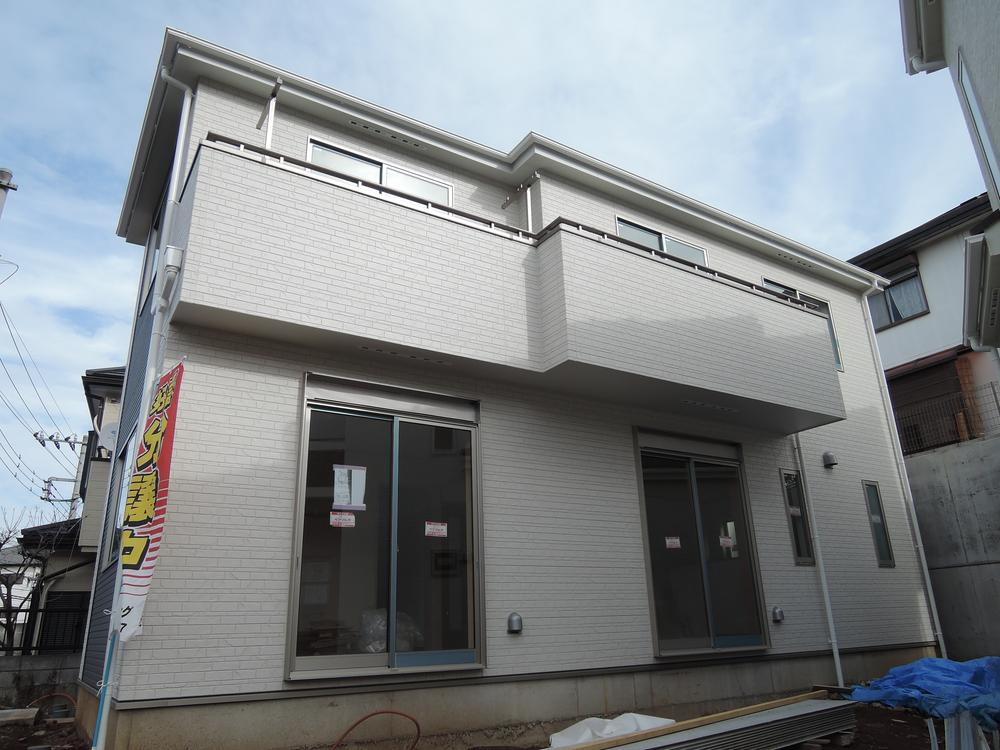 Local appearance photo. Local (12 May 2013) Shooting