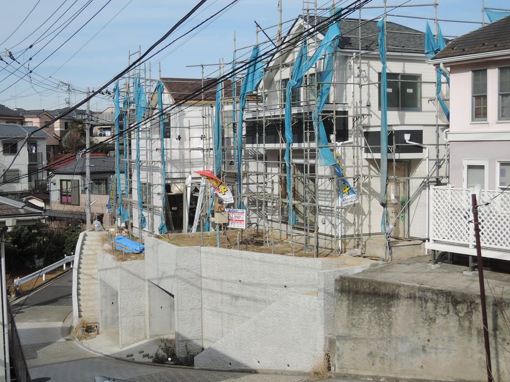 Local photos, including front road. Local (12 May 2013) Shooting