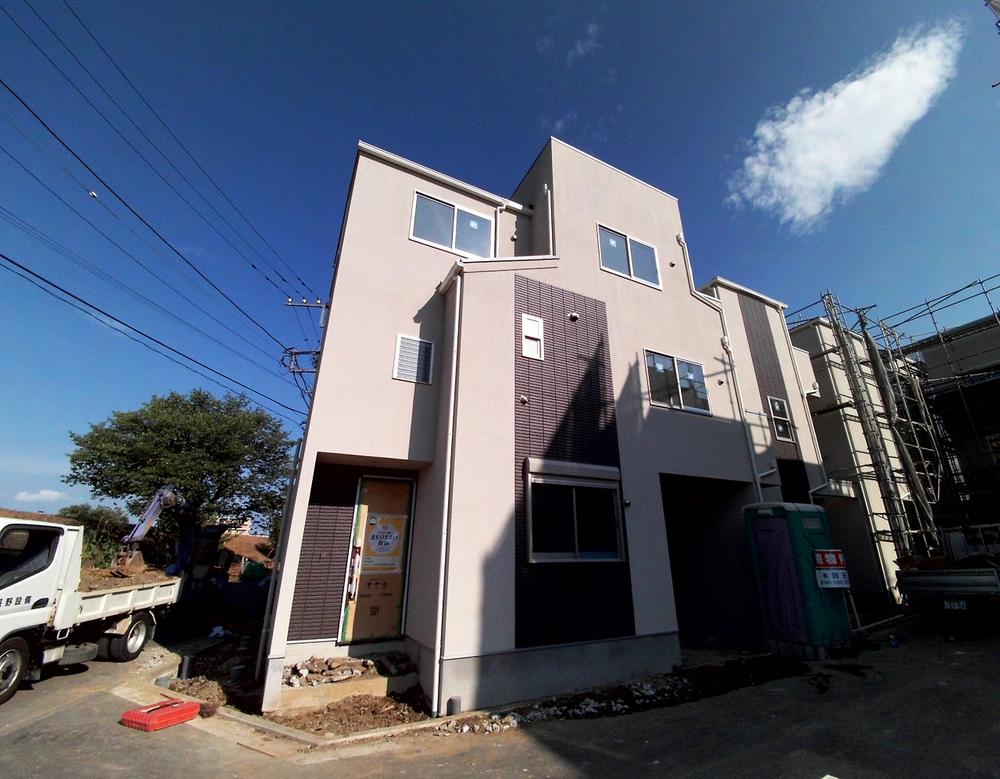 Local appearance photo. All 13 buildings of new homes! There is no difference in height between the road and on-site, Easy flat terrain of life is attractive! 