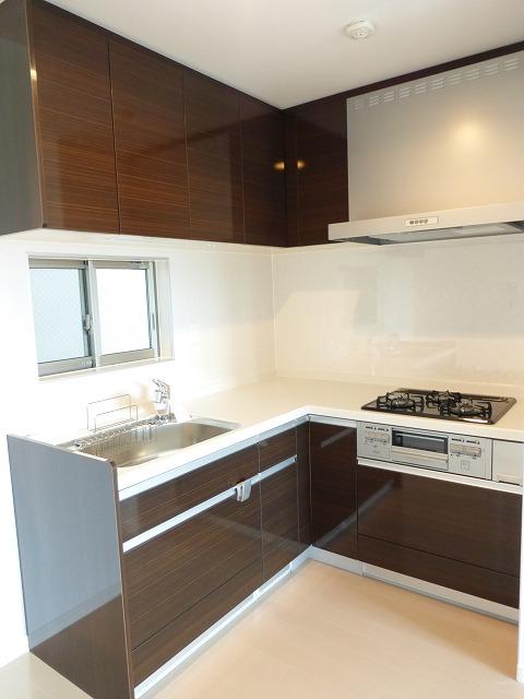 Kitchen. Building 2 Indoor (October 3, 2013) Shooting