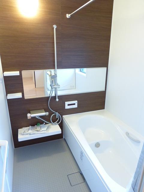 Bathroom. Building 2 Indoor (October 3, 2013) Shooting