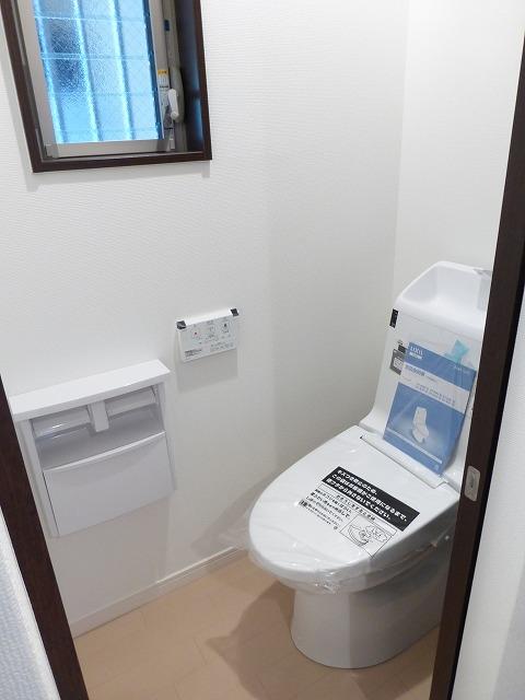 Toilet. Building 2 Indoor (October 3, 2013) Shooting