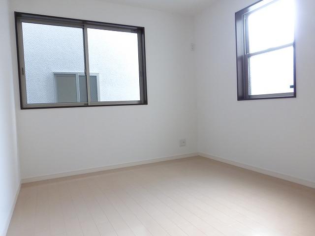 Non-living room. Building 2 Indoor (October 3, 2013) Shooting