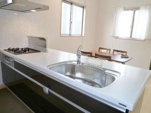 Same specifications photo (kitchen). Same specifications complete example of construction (kitchen)