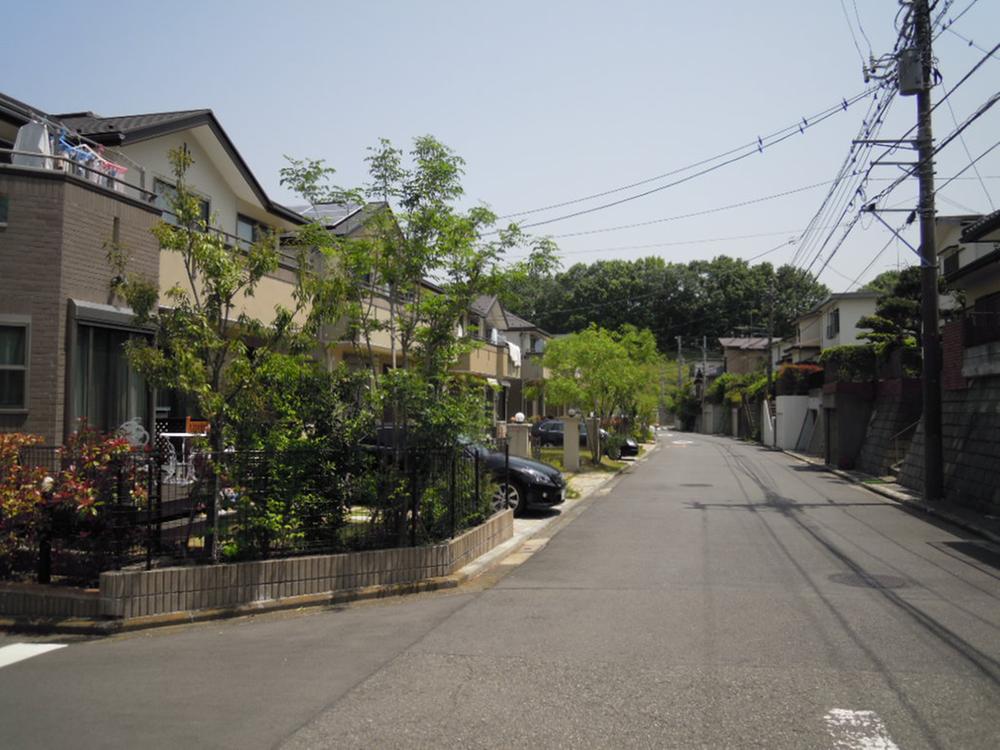 Streets around. 10m to the periphery of the city skyline