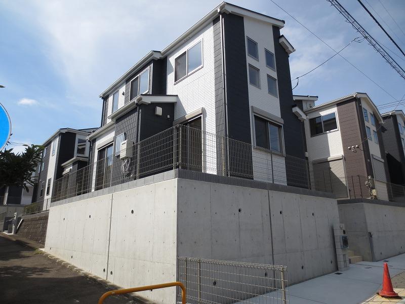 Local appearance photo. R-5 districts 4 Building Good per sun!