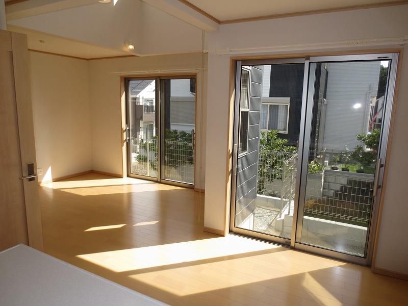 Living. Open sense of atrium, Good living per yang