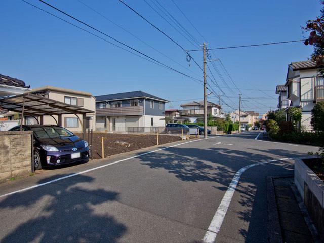 Local photos, including front road. Local (10 May 2013) Shooting