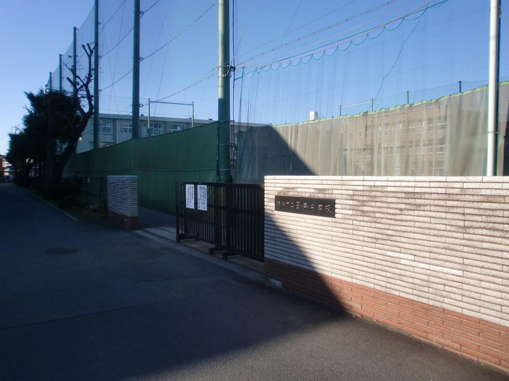 Junior high school. 563m to Yokohama Municipal Tana junior high school