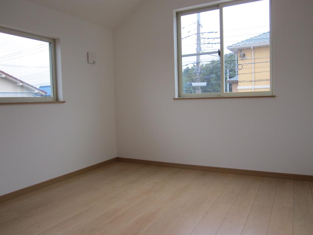 Non-living room. Western-style south 5.25 Pledge