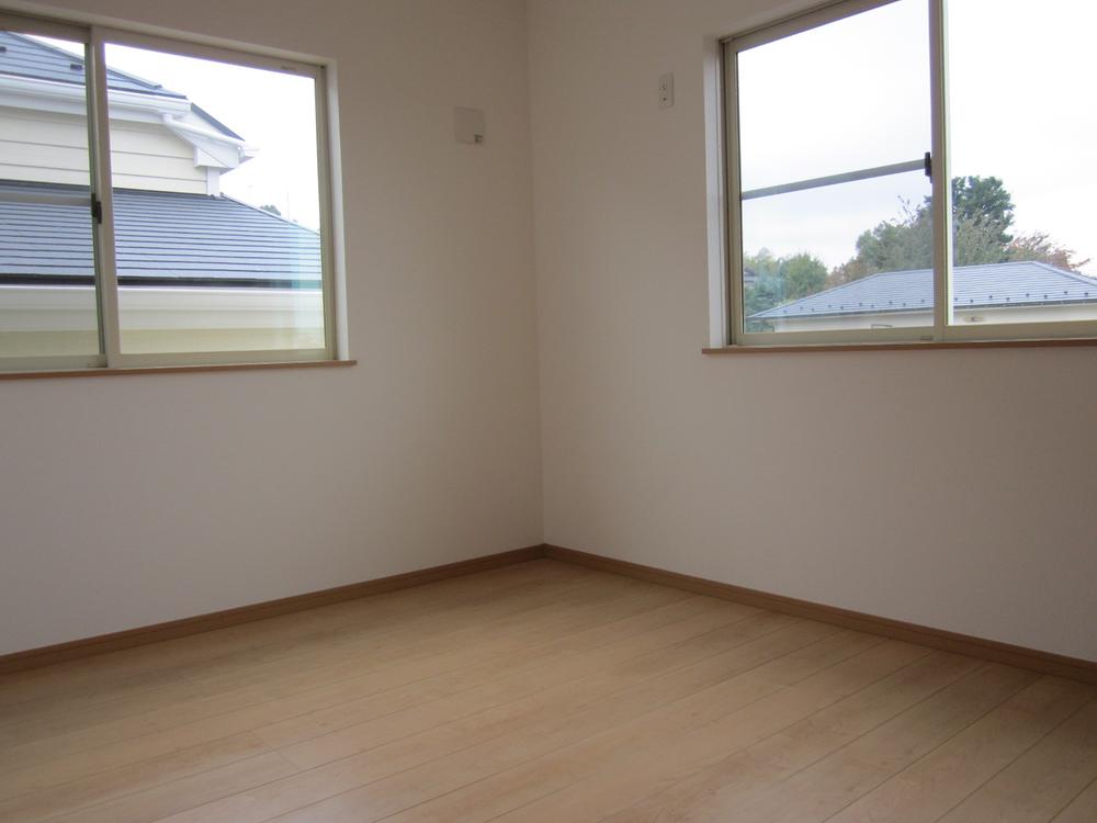 Non-living room. Western-style 5.25 Pledge