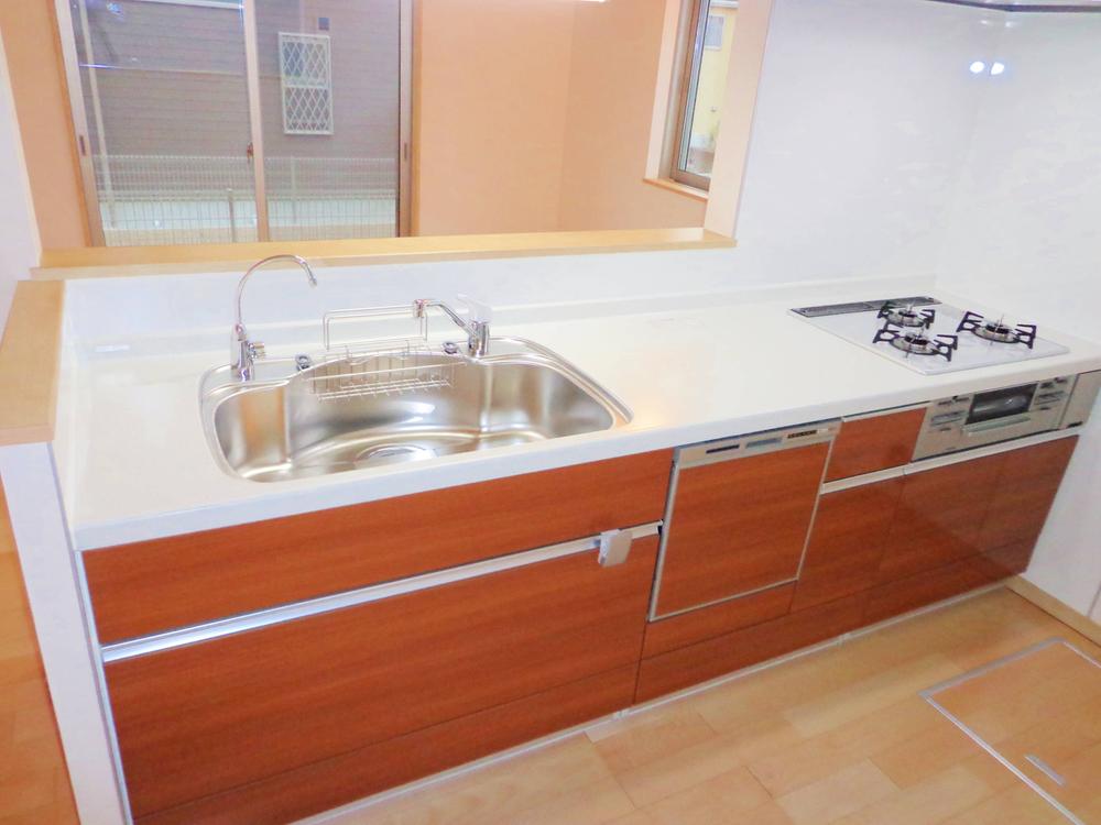 Kitchen. Face-to-face bright kitchen line-of-sight to the south side of the garden.